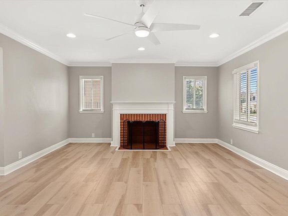 5th image of 2828 Greenfield Ave #1