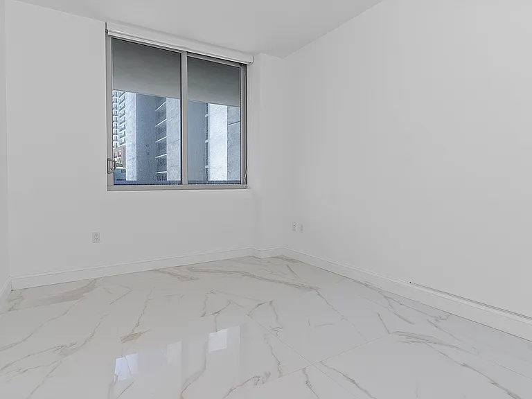 16385 Biscayne Blvd #717 — Photo 15
