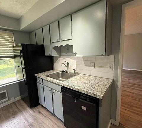 2nd image of 2121 W 4th Ave APT 306