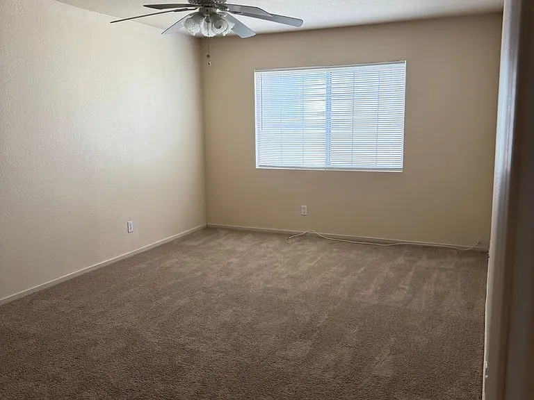 7621 Almeria Ave — Photo 10