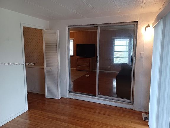 5th image of 2671 SW 54th St