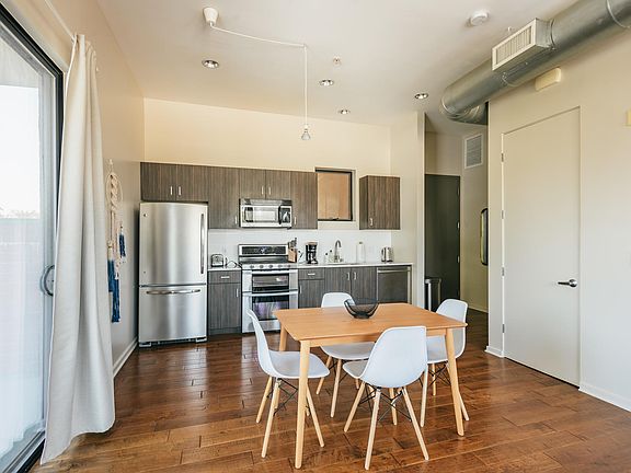 5th image of 909 El Centro St Unit 210