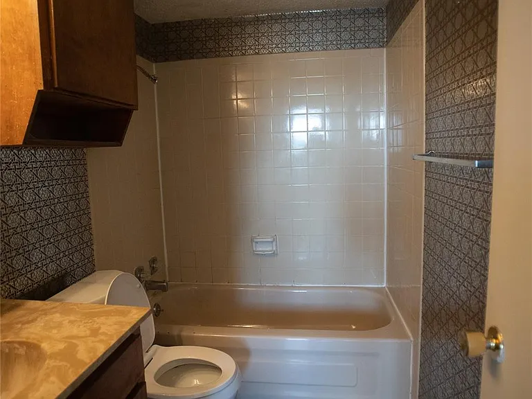 3000 Guadalupe St #208 — Photo 10