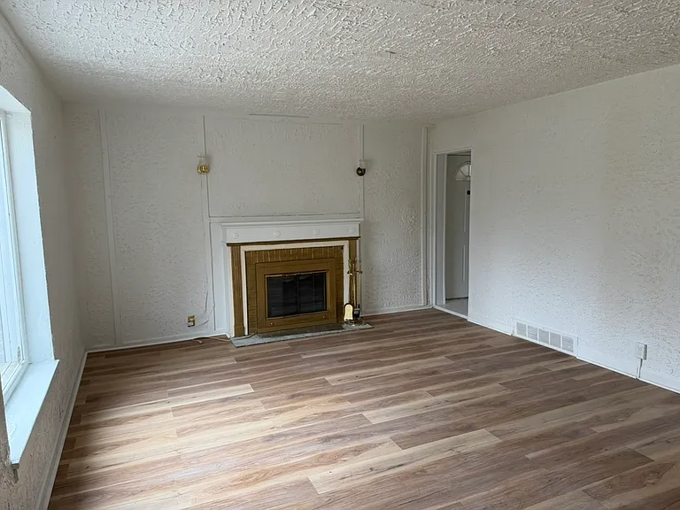 1114 Mona Dr — Photo 4