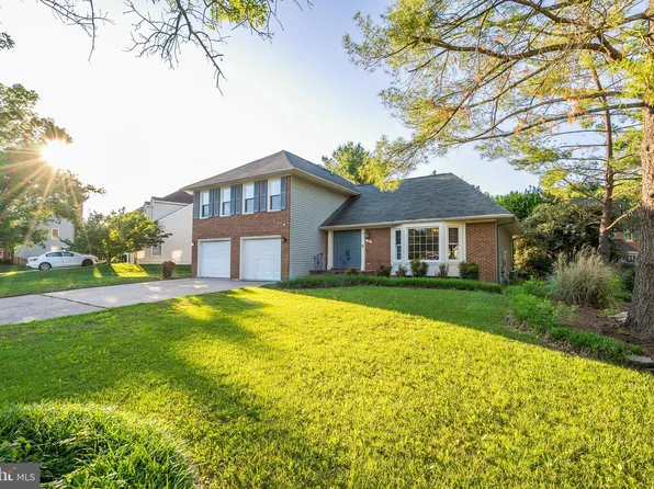 25 Whittingham Cir, Sterling, VA 20165