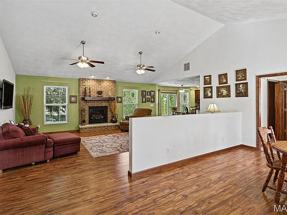 4th image of 821 Turnberry Rd