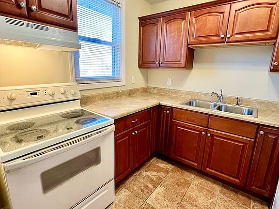 3rd image of 312 Moss Rose Ct