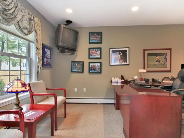 16 Saddle Dr, Pompton Plains, NJ 07444