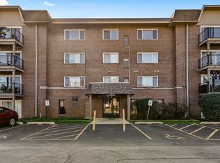 2301 Beau Monde Ln, Lisle, IL 60532