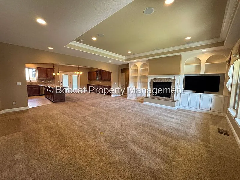 4 bed, 2.0 bath, 2719 sqft, $3,603 — Photo 3