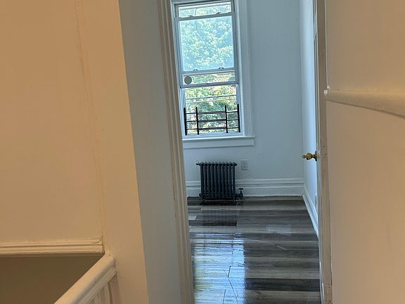 3rd image of 1494 Bay St