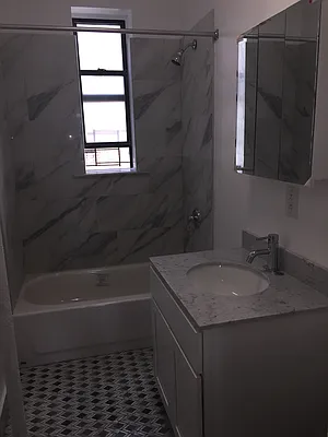 Rented by Arena Real Estate | media 4