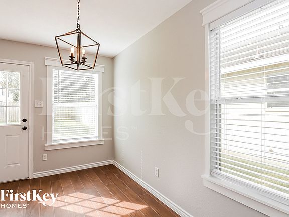 5th image of 18215 Barkers Crest Dr
