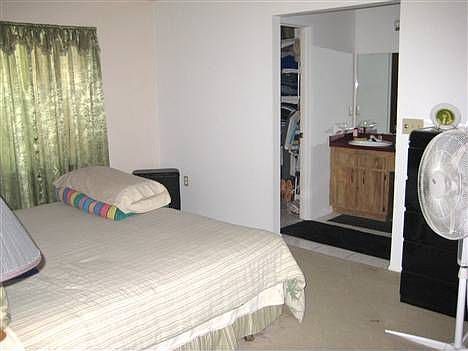 5th image of 11201 Crossmill Dr