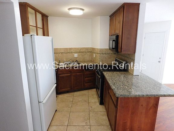 4th image of 2955 Portsmouth Dr APT 1