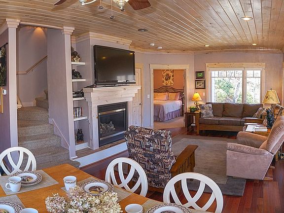 5th image of 18 Wood Haven Ln
