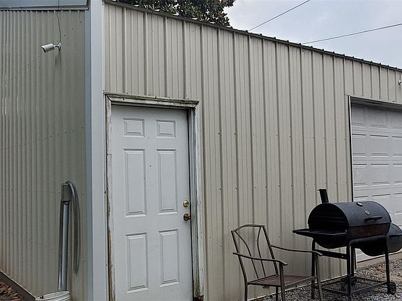 4th image of 209 E Church St