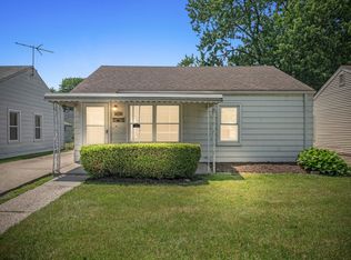 18728 Roscommon St, Harper Woods, MI 48225