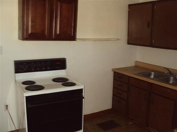 3rd image of 312 W Memorial Dr