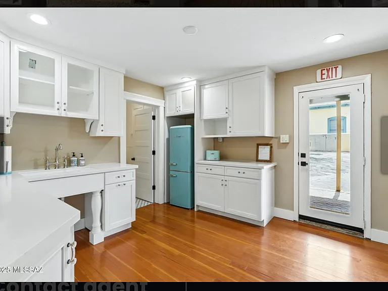 426 E 9th St — Photo 3