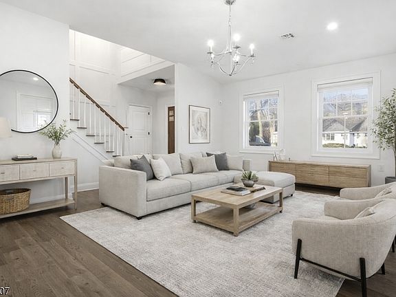 3rd image of 44 Manor Rd