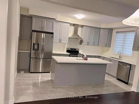 3rd image of 544 Beckview Cres N