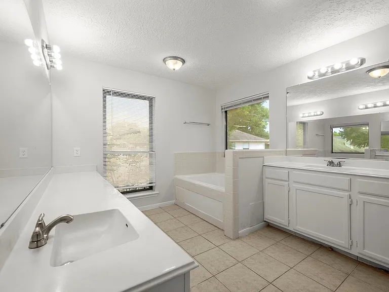 16518 Elmwood Point Ln — Photo 21