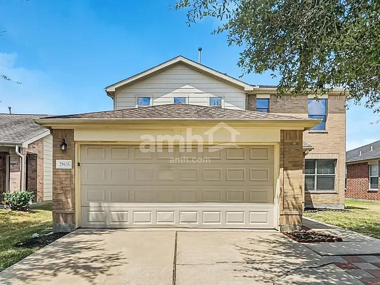 29435 Legends Glen Dr — Photo 1