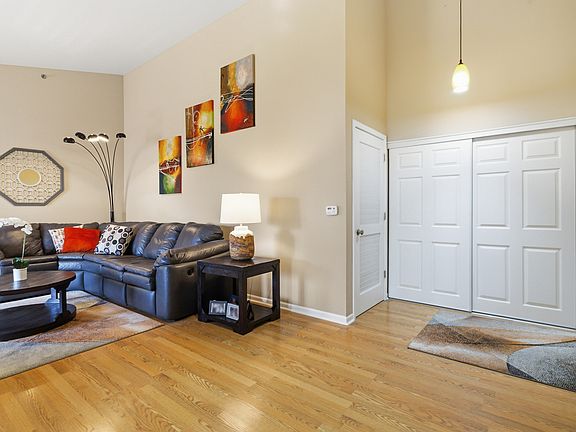 3rd image of 6970 Heritage Cir #5-3A