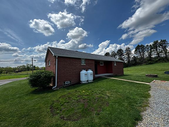 3rd image of 105 Buchanan Ln