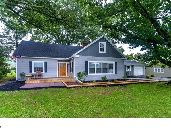 207 W Main St, Valley View, PA 17983