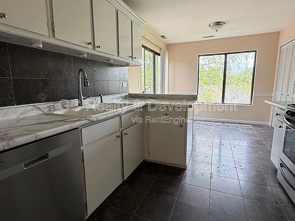 5th image of 871 Yosemite Trl APT C