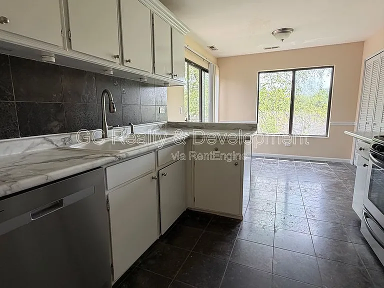 871 Yosemite Trl #C — Photo 5