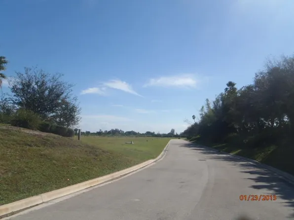 205 SE Via Tirso, Port Saint Lucie, FL 34952