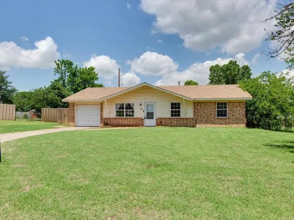 1205 3rd Pl, Elgin, OK 73538