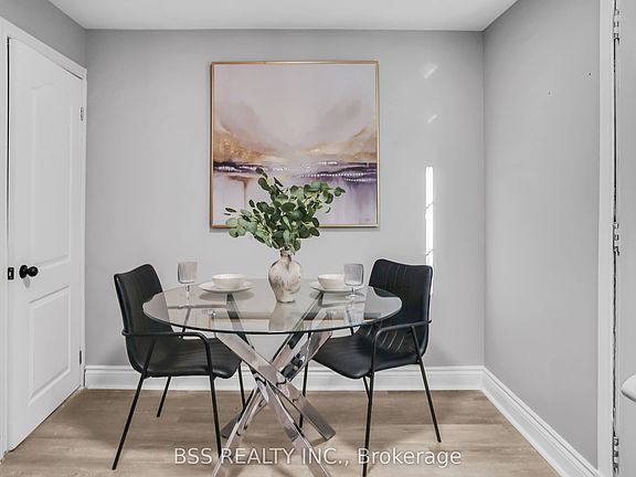 5th image of 297 Sherbrooke St