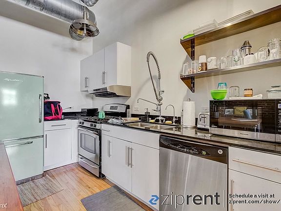 4th image of 500 Molino St