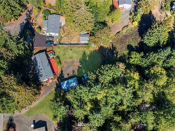 2nd image of 91 SE Fuchsia Ave
