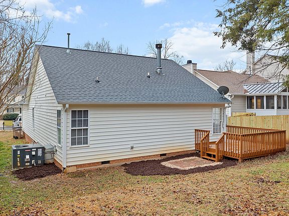 5th image of 140 Melksham Rd