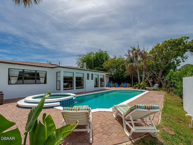 1536 John Anderson Dr — Photo 3