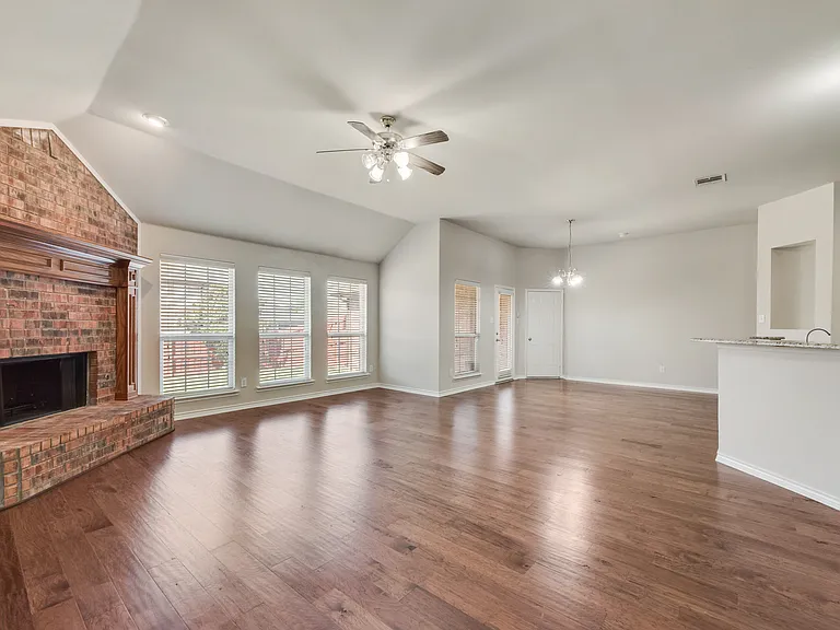 3806 Palace Pl — Photo 11