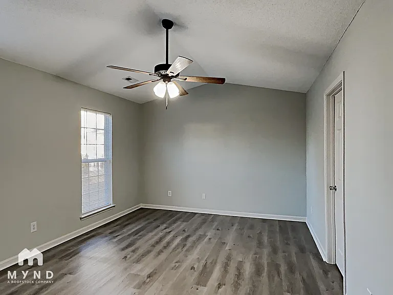 6902 Kentucky Derby Dr — Photo 8