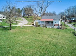 75 Orchard Dr, Elkview, WV 25071