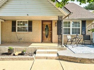 1041 NW 22nd St, Moore, OK 73160