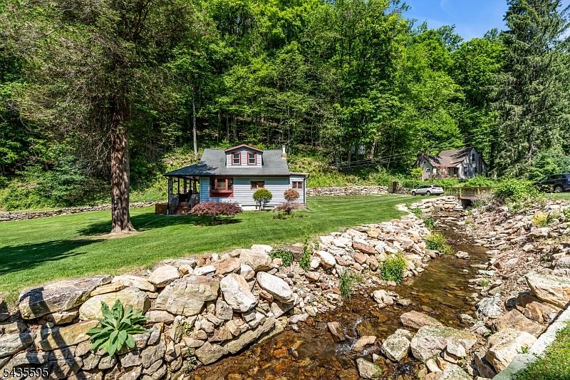 1st image of 145 MillBrook Rd