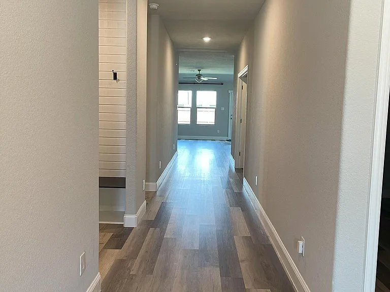 2132 Bellatrix Dr — Photo 2
