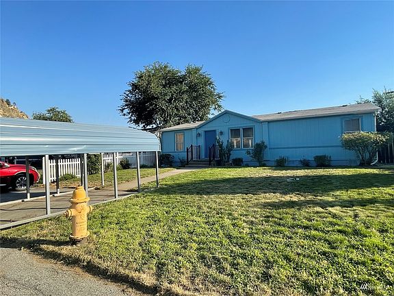 Front yard with carport>