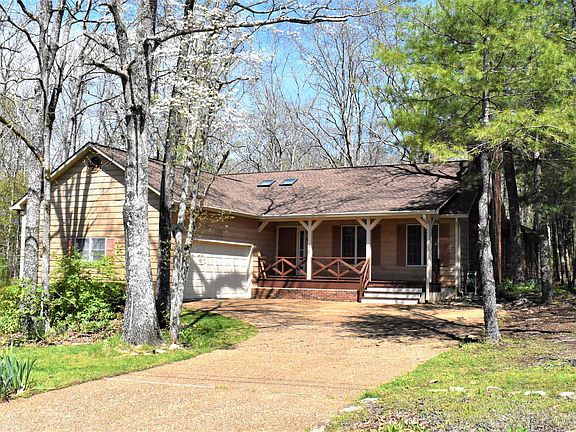 2nd image of 102 Hilton Ln