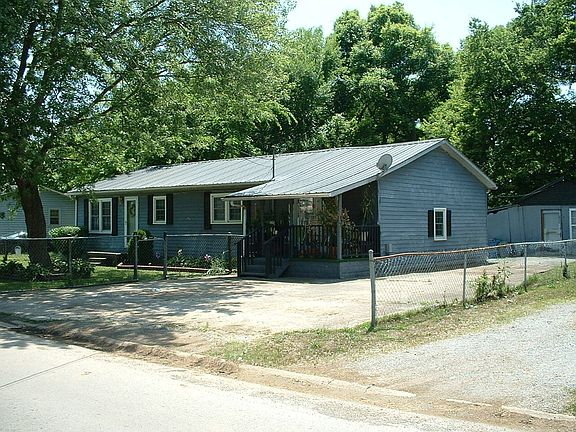 2nd image of 103 W End Cir