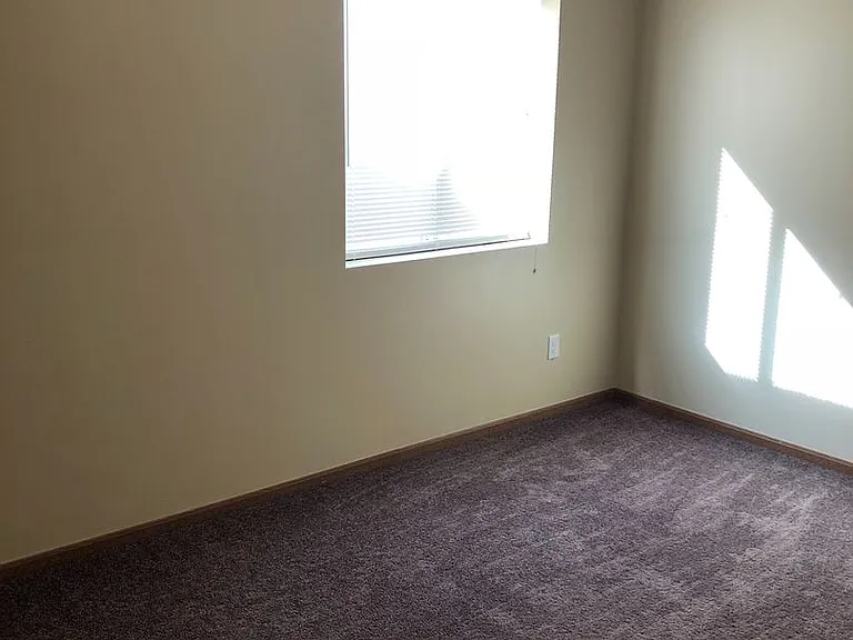 2901 W Rose St — Photo 3